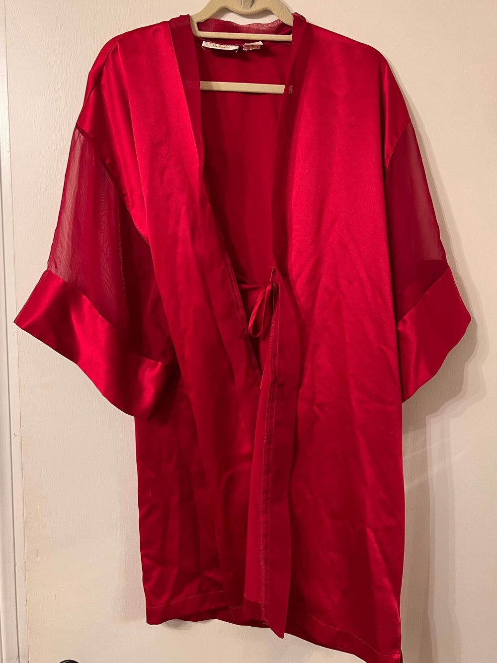 VINTAGE VICTORIA’S SECRET 90’S RED SHEER SLEEVE KIMONO ROBE ✨